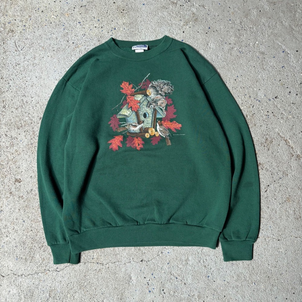 Vintage Endless Designs Forest Green Squirrel Birdhouse Graphic Sweatshirt Med